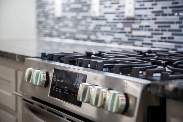 811 Overbrook Drive, Huntsville, TX 77340