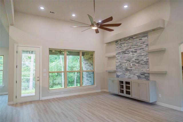 811 Overbrook Drive, Huntsville, TX 77340