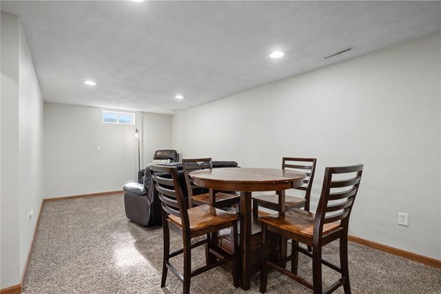 1626 Hollywood Blvd NE, Cedar Rapids, IA 52402