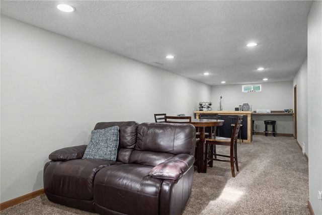 1626 Hollywood Blvd NE, Cedar Rapids, IA 52402