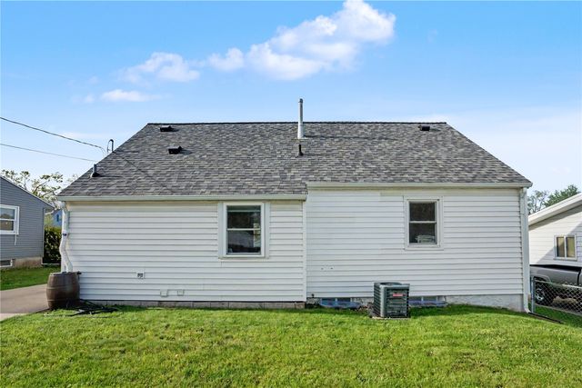 1626 Hollywood Blvd NE, Cedar Rapids, IA 52402