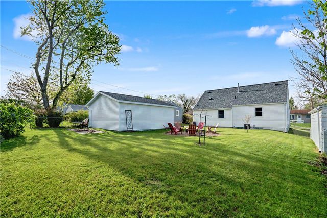 1626 Hollywood Blvd NE, Cedar Rapids, IA 52402