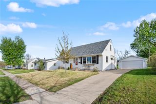 1626 Hollywood Blvd NE, Cedar Rapids, IA 52402