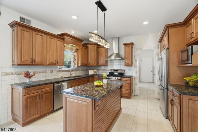 14 Zeller Dr, Franklin Twp., NJ 08873