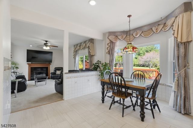 14 Zeller Dr, Franklin Twp., NJ 08873