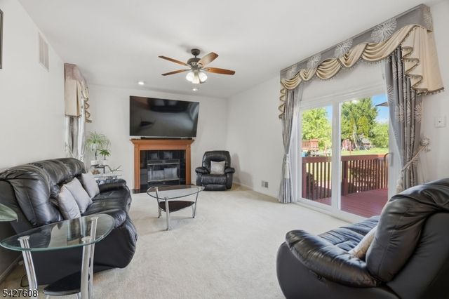 14 Zeller Dr, Franklin Twp., NJ 08873