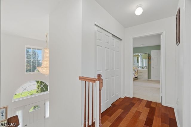 14 Zeller Dr, Franklin Twp., NJ 08873
