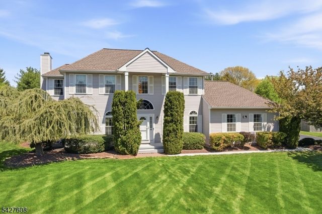 14 Zeller Dr, Franklin Twp., NJ 08873