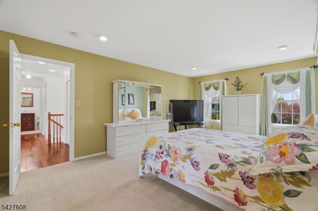 14 Zeller Dr, Franklin Twp., NJ 08873