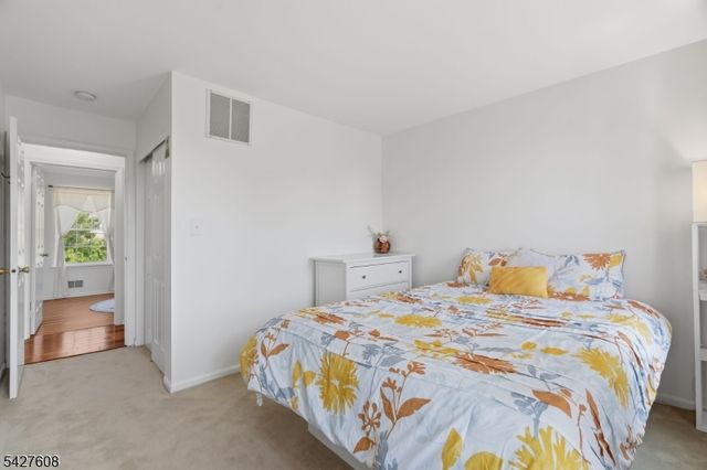 14 Zeller Dr, Franklin Twp., NJ 08873