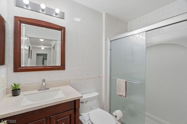 14 Zeller Dr, Franklin Twp., NJ 08873