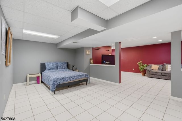14 Zeller Dr, Franklin Twp., NJ 08873