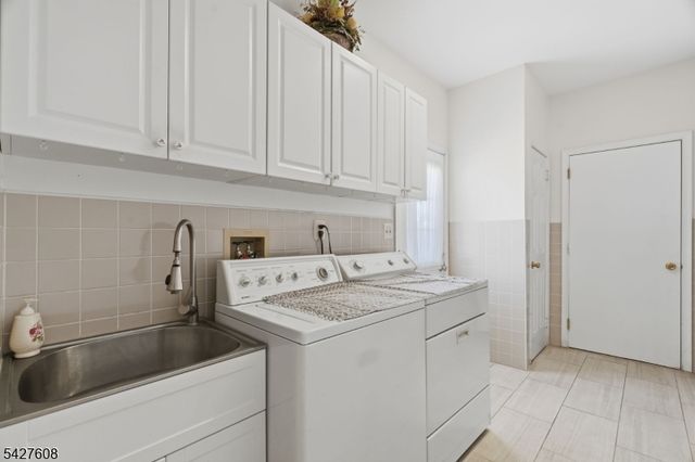 14 Zeller Dr, Franklin Twp., NJ 08873