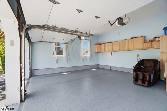 14 Zeller Dr, Franklin Twp., NJ 08873