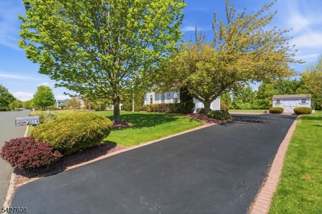 14 Zeller Dr, Franklin Twp., NJ 08873