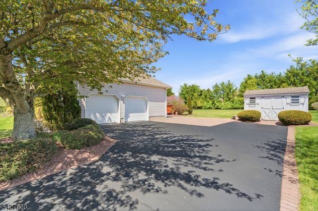 14 Zeller Dr, Franklin Twp., NJ 08873