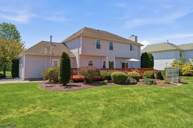 14 Zeller Dr, Franklin Twp., NJ 08873