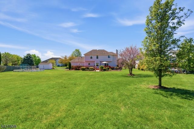 14 Zeller Dr, Franklin Twp., NJ 08873