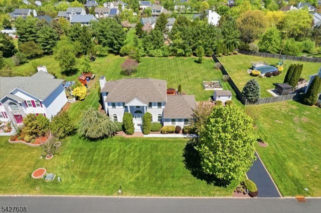 14 Zeller Dr, Franklin Twp., NJ 08873