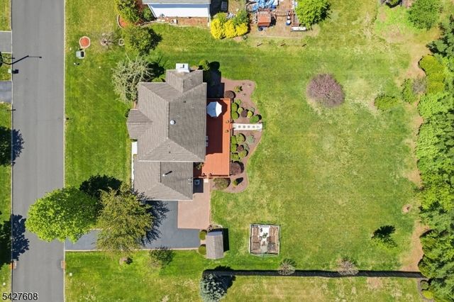 14 Zeller Dr, Franklin Twp., NJ 08873