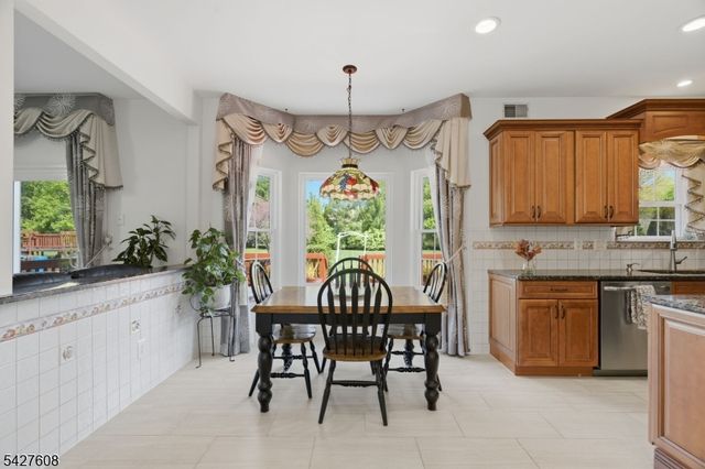 14 Zeller Dr, Franklin Twp., NJ 08873