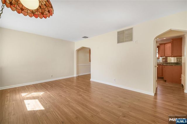 9-14 6th Street, Fair Lawn, NJ 07410
