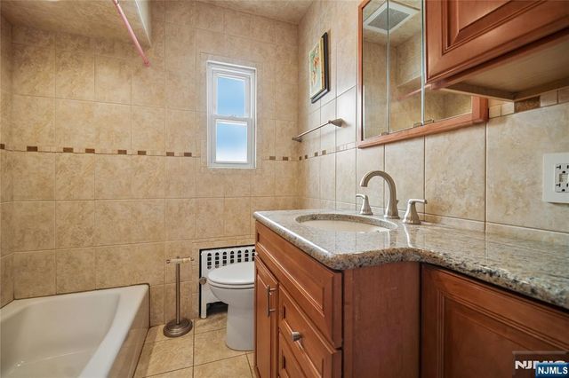 9-14 6th Street, Fair Lawn, NJ 07410