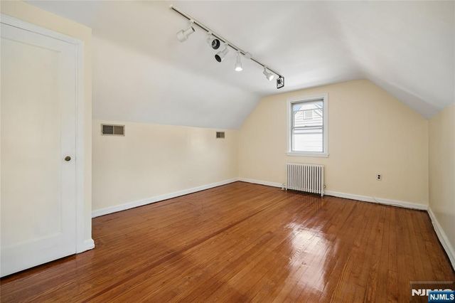 9-14 6th Street, Fair Lawn, NJ 07410