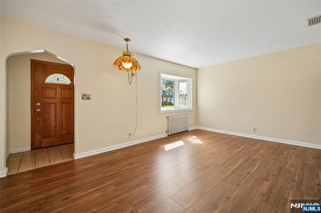 9-14 6th Street, Fair Lawn, NJ 07410