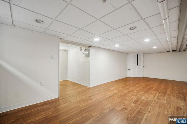 9-14 6th Street, Fair Lawn, NJ 07410