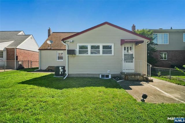 9-14 6th Street, Fair Lawn, NJ 07410