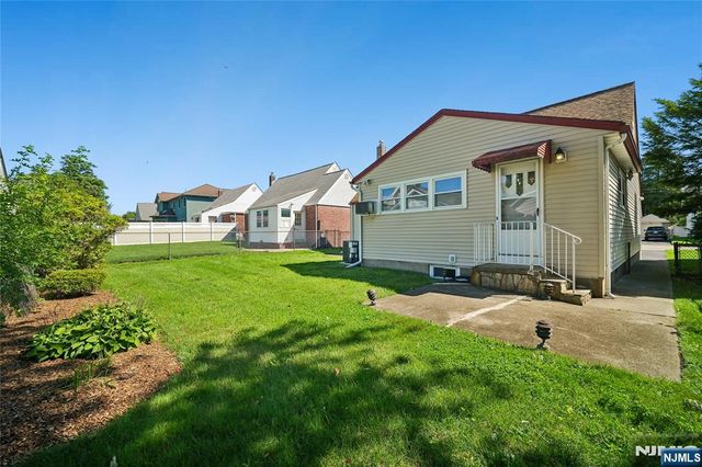 9-14 6th Street, Fair Lawn, NJ 07410