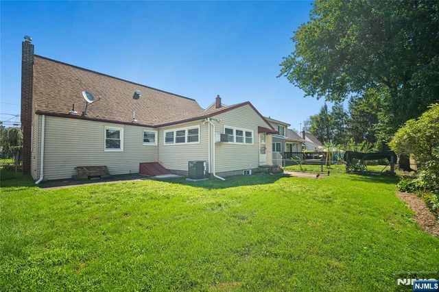 9-14 6th Street, Fair Lawn, NJ 07410