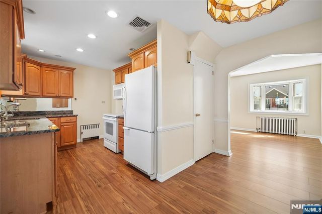 9-14 6th Street, Fair Lawn, NJ 07410