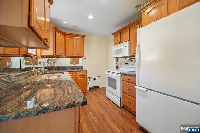 9-14 6th Street, Fair Lawn, NJ 07410