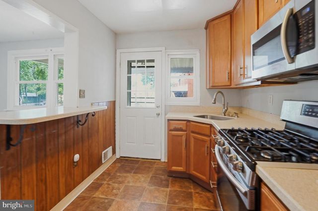 33 BLADEN RD, Baltimore, MD 21221