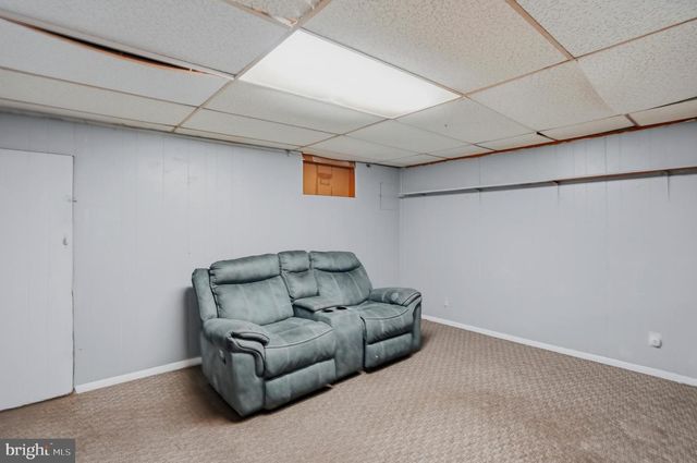 33 BLADEN RD, Baltimore, MD 21221