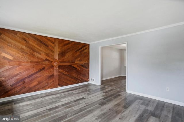 33 BLADEN RD, Baltimore, MD 21221