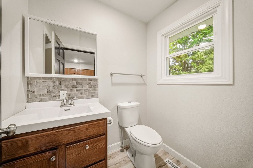 Image 17 of property listing at 7699 140th Street, Chippewa Falls, WI 54729