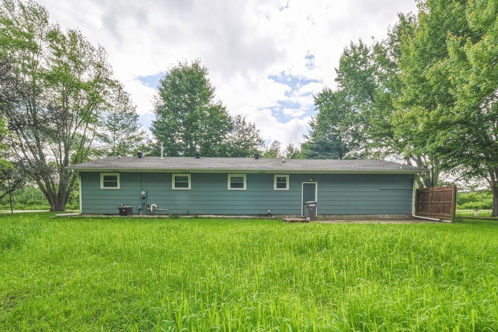 Image 4 of property listing at 7699 140th Street, Chippewa Falls, WI 54729
