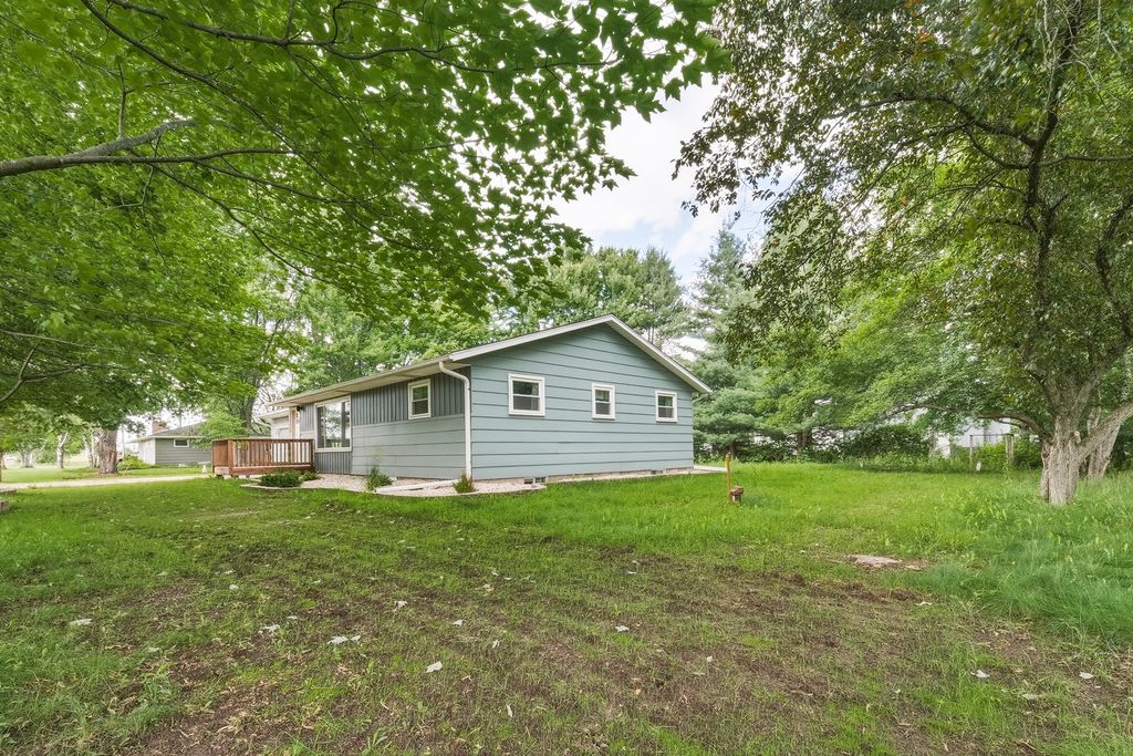 Image 6 of property listing at 7699 140th Street, Chippewa Falls, WI 54729