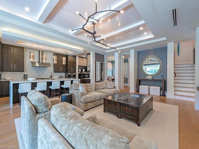 628 21st AVE S, Naples, FL 34102