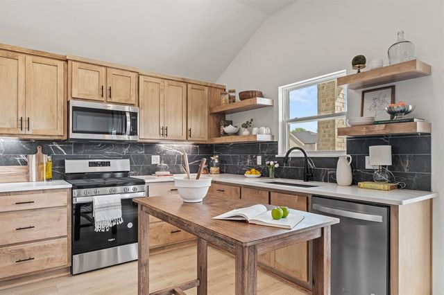 382 Rock Hollow Road, Harrah, OK 73045