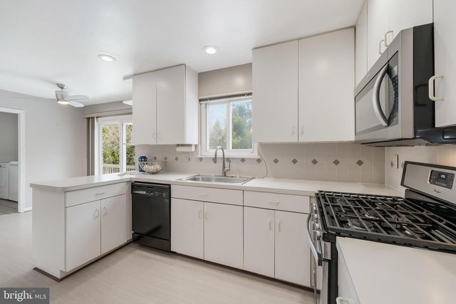 11433 BEECHGROVE LN, Potomac, MD 20854