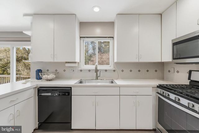 11433 BEECHGROVE LN, Potomac, MD 20854