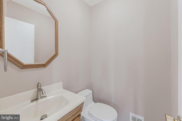 11433 BEECHGROVE LN, Potomac, MD 20854