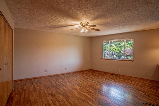 10 Donna Way, Central Point, OR 97502