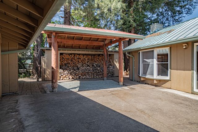 10 Donna Way, Central Point, OR 97502