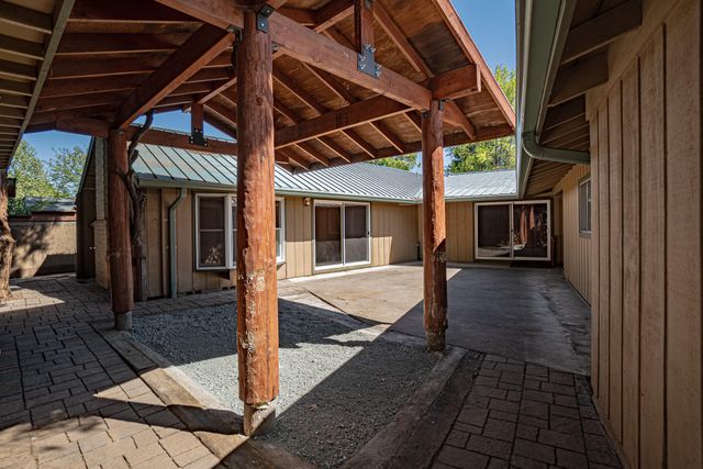 10 Donna Way, Central Point, OR 97502