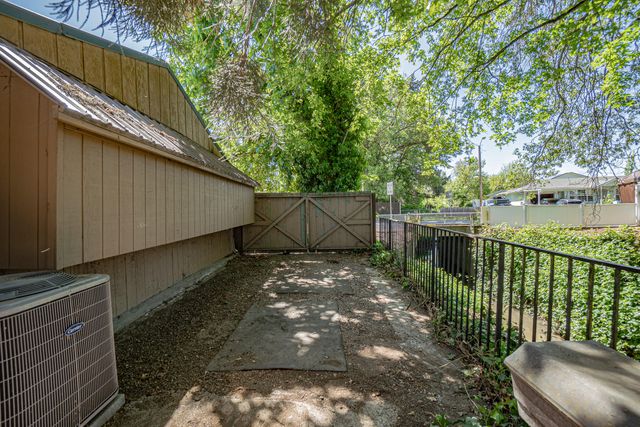 10 Donna Way, Central Point, OR 97502
